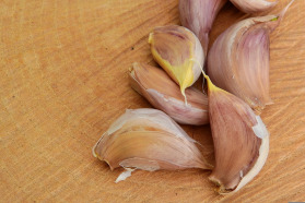 garlic pepper cloves spices
