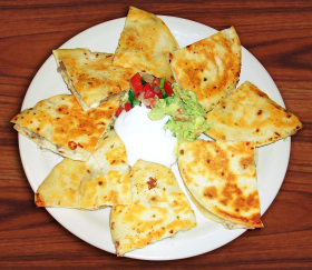 mexican guacamole corn chips